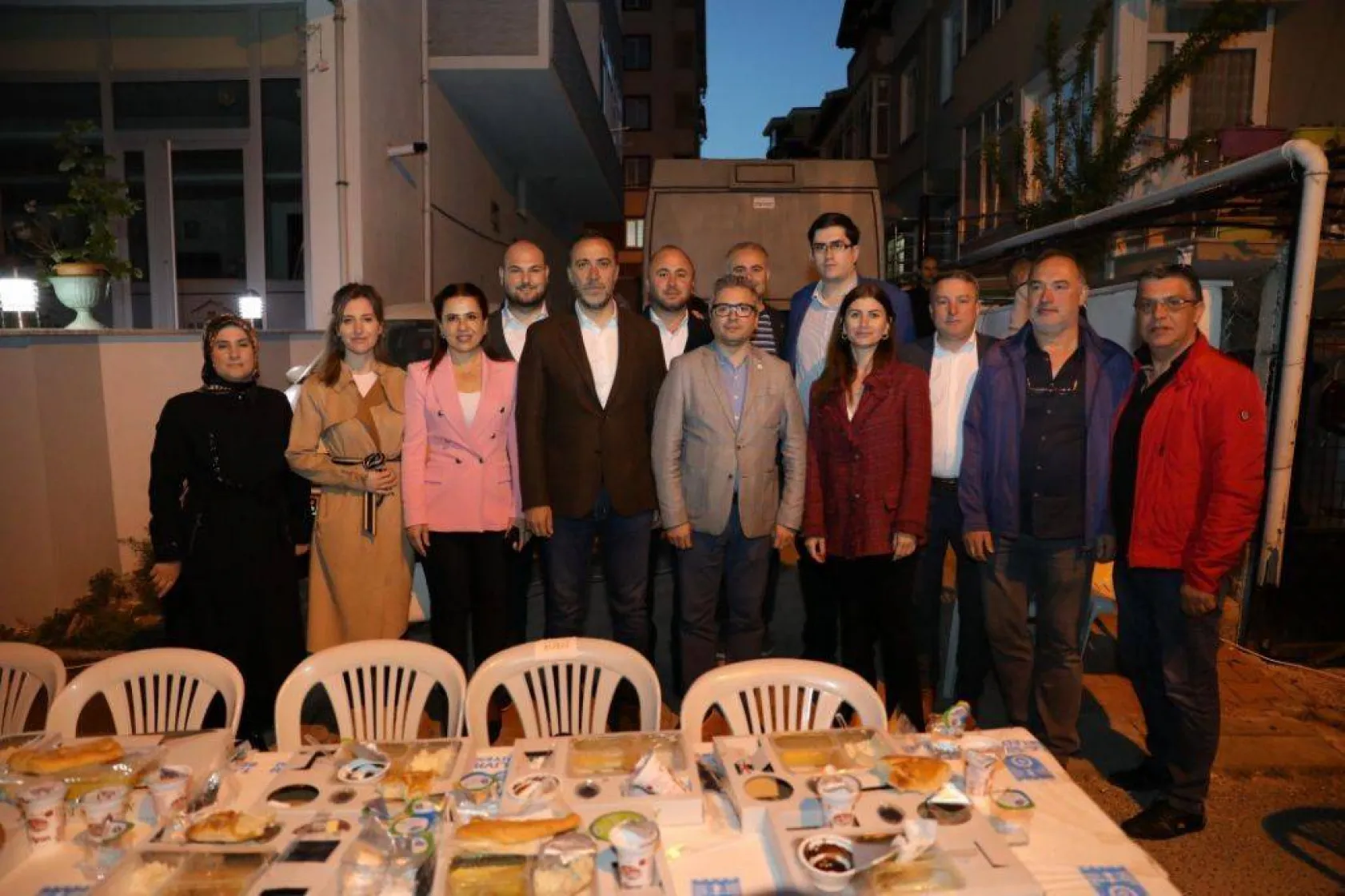 Başkan Yılmaz özel bireyler ve Sağlık çalışanları ile iftar yaptı
