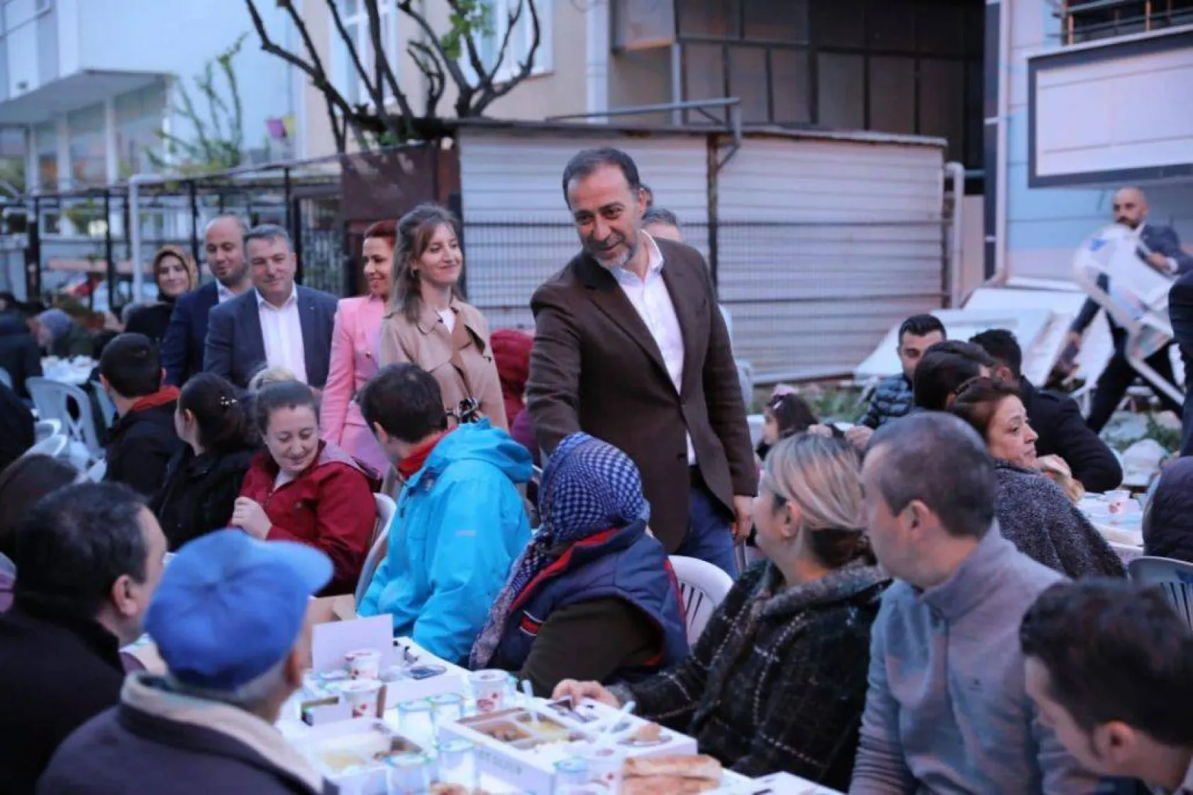 Başkan Yılmaz özel bireyler ve Sağlık çalışanları ile iftar yaptı