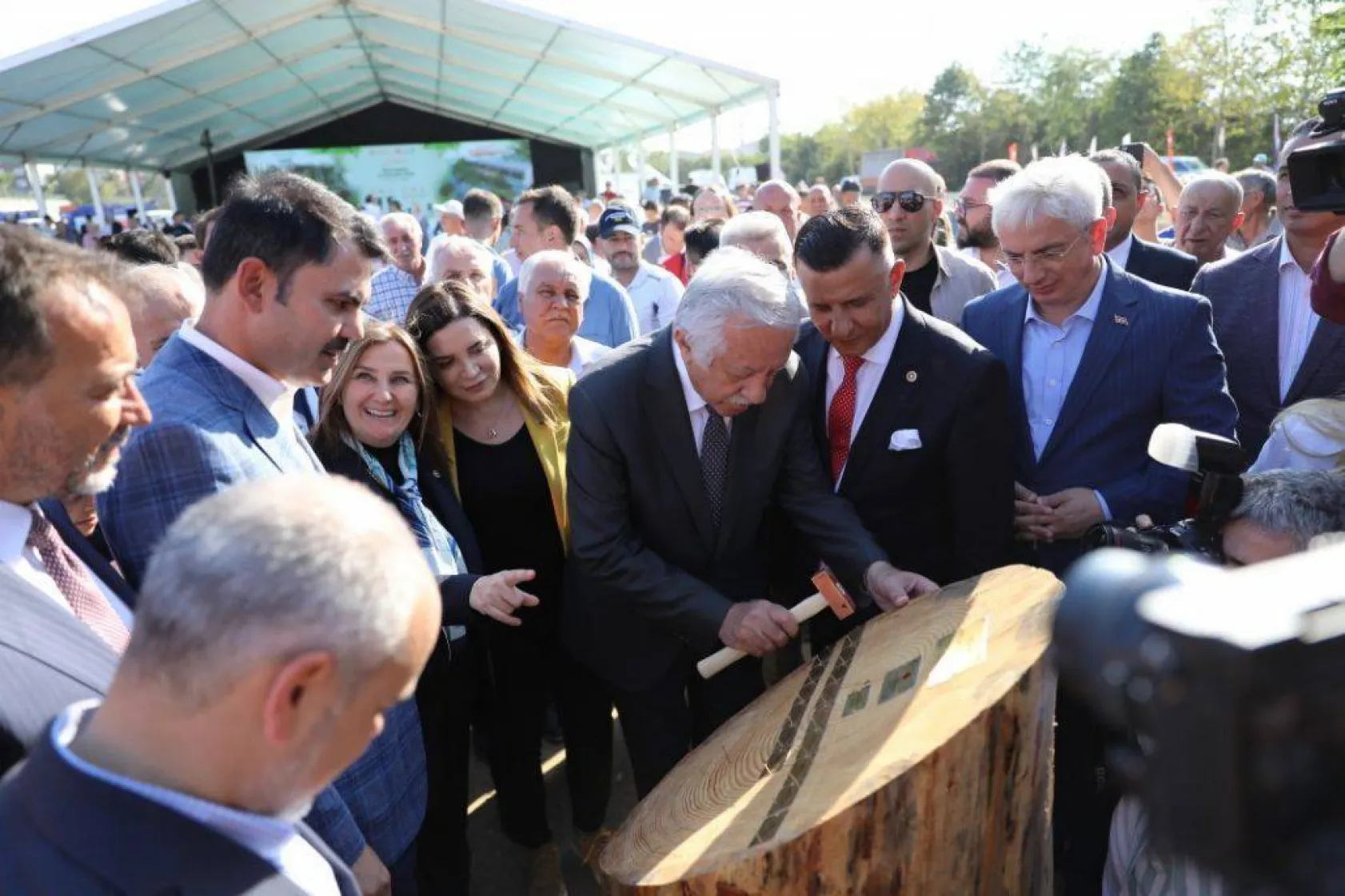 Millet bahçesinde ilk fidanlar toprakla buluştu