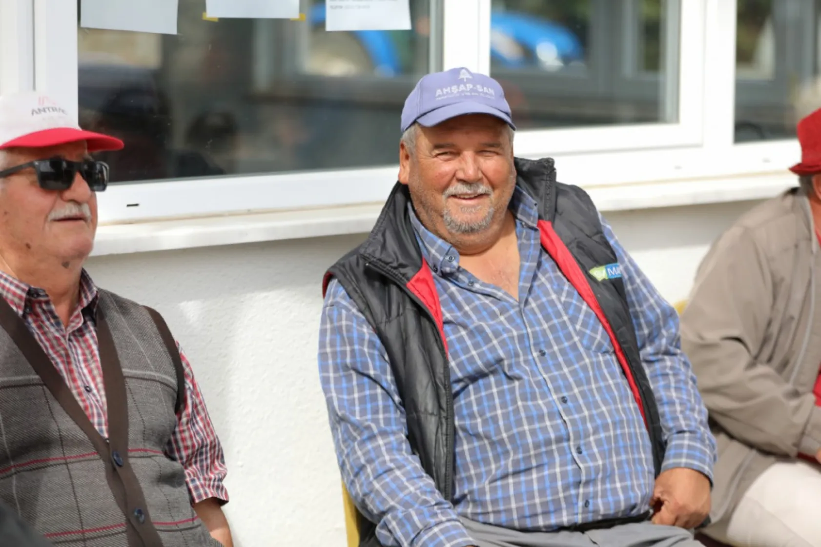 Silivri Belediyesi üreticilere can suyu olmaya devam ediyor