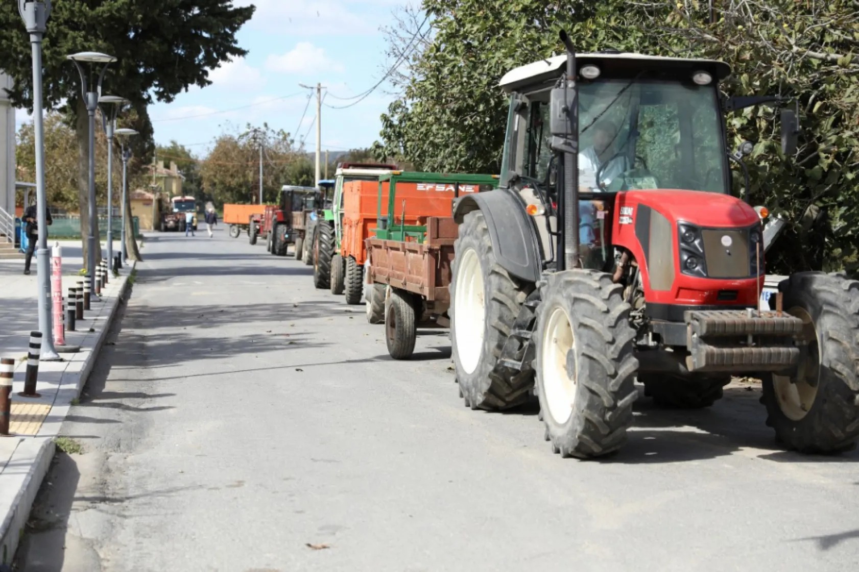 Silivri Belediyesi üreticilere can suyu olmaya devam ediyor