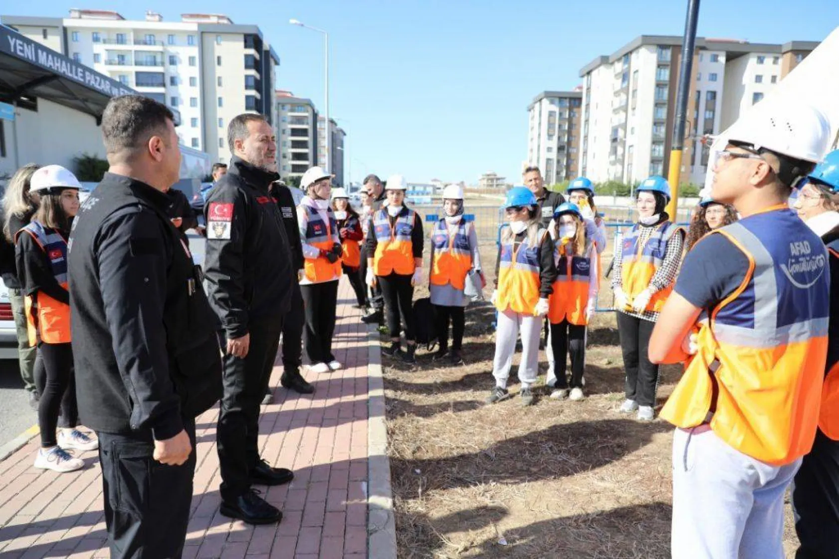 Öğrencilerin deprem tatbikatı gerçeğini aratmadı