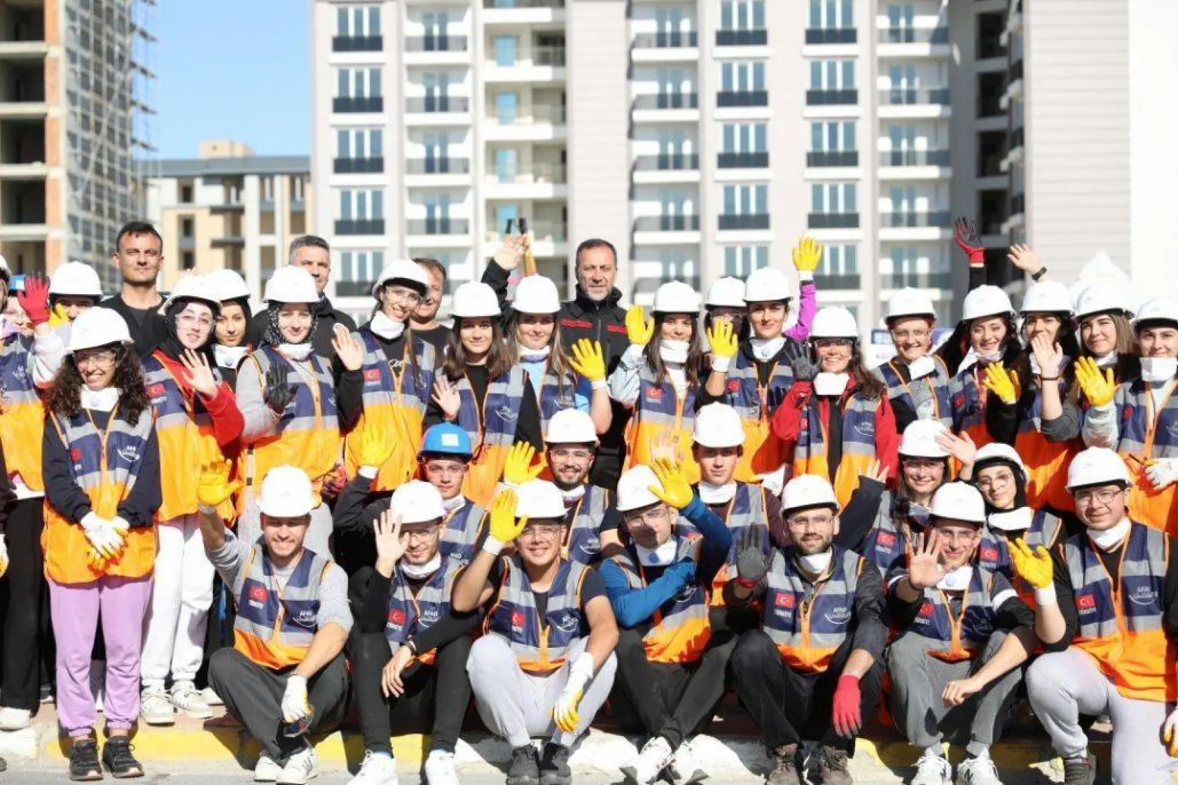 Öğrencilerin deprem tatbikatı gerçeğini aratmadı