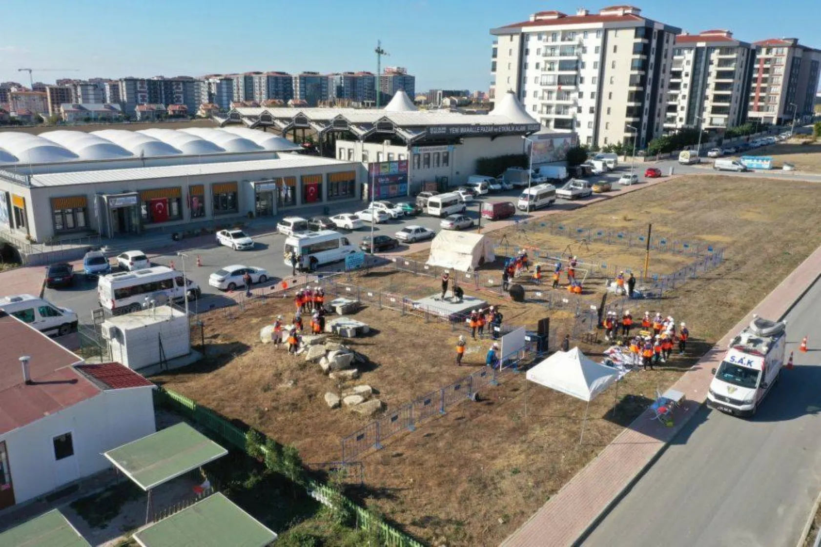 Öğrencilerin deprem tatbikatı gerçeğini aratmadı