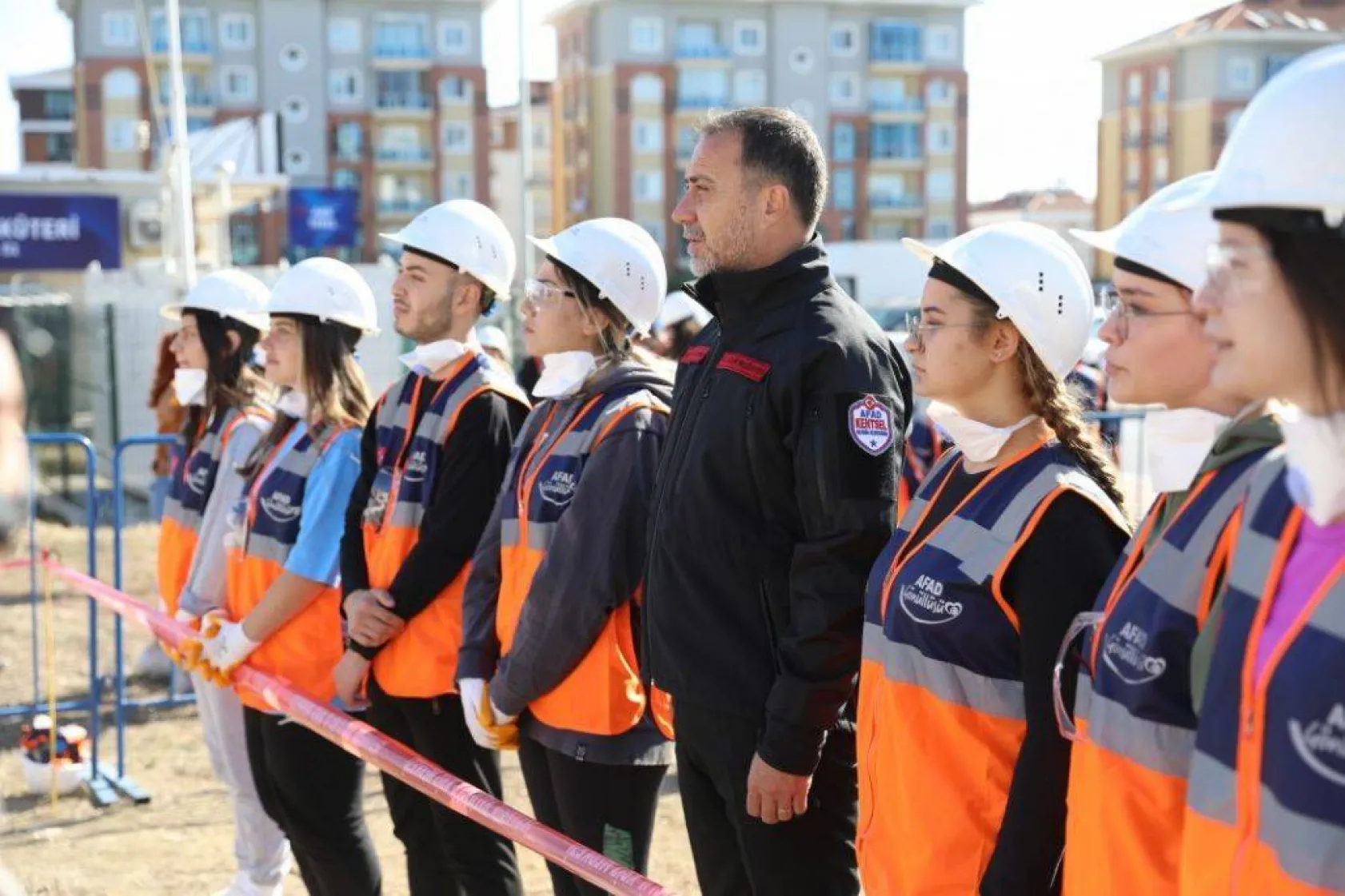 Öğrencilerin deprem tatbikatı gerçeğini aratmadı