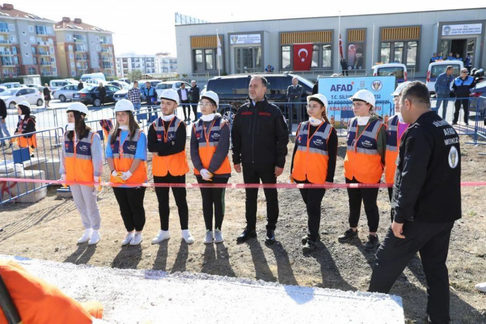 Öğrencilerin deprem tatbikatı gerçeğini aratmadı