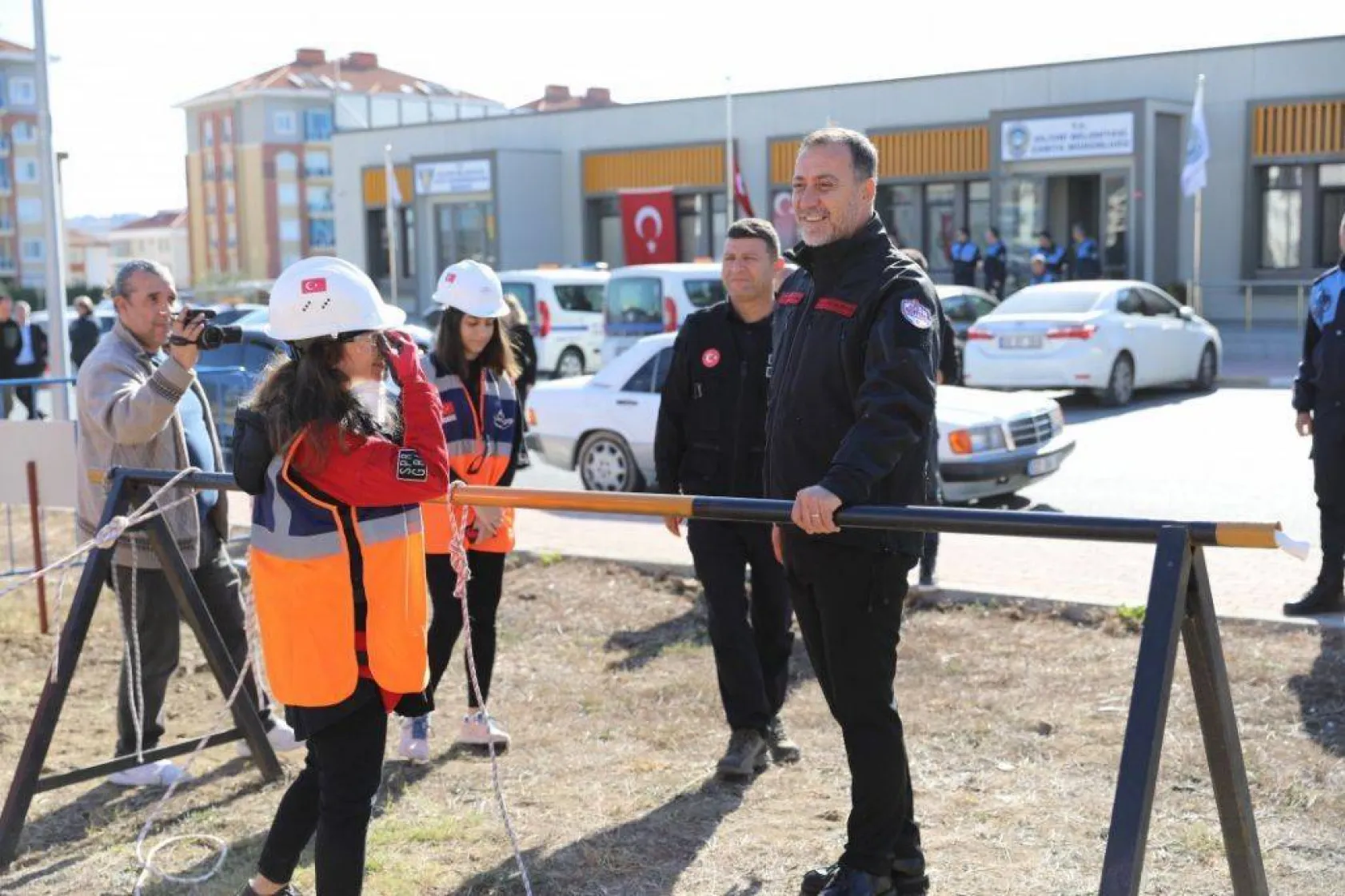 Öğrencilerin deprem tatbikatı gerçeğini aratmadı