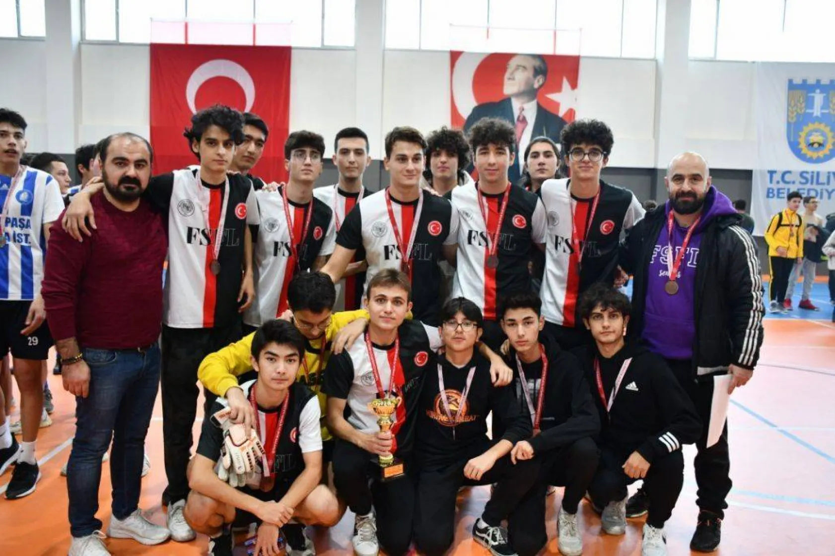 TÜRAM lisesi okullar arası Futsal turnuvasında birinci oldu