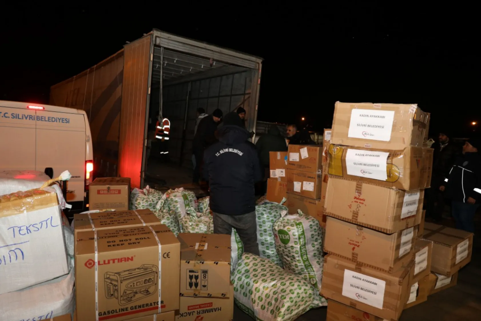 Silivri'den deprem bölgesine büyük destek