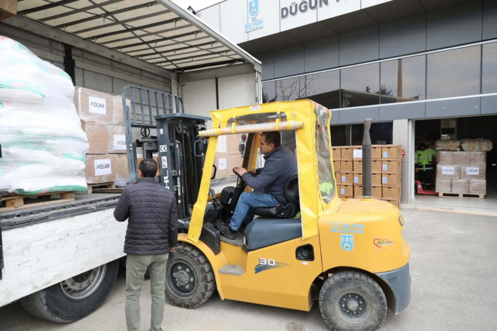 Hatay'da kurulan çadır köyler için 22. tır yola çıktı