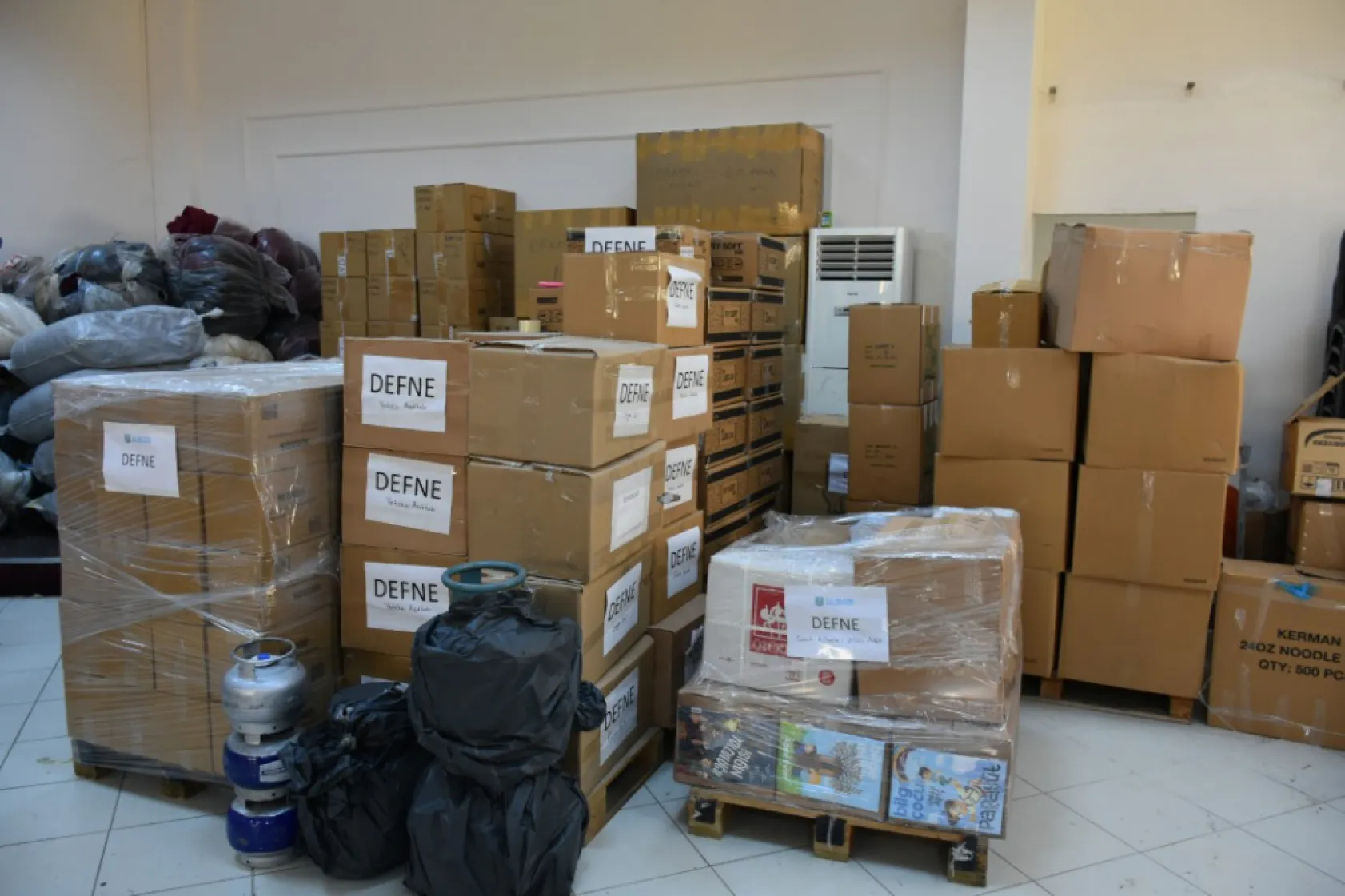 Hatay'da kurulan çadır köyler için 22. tır yola çıktı