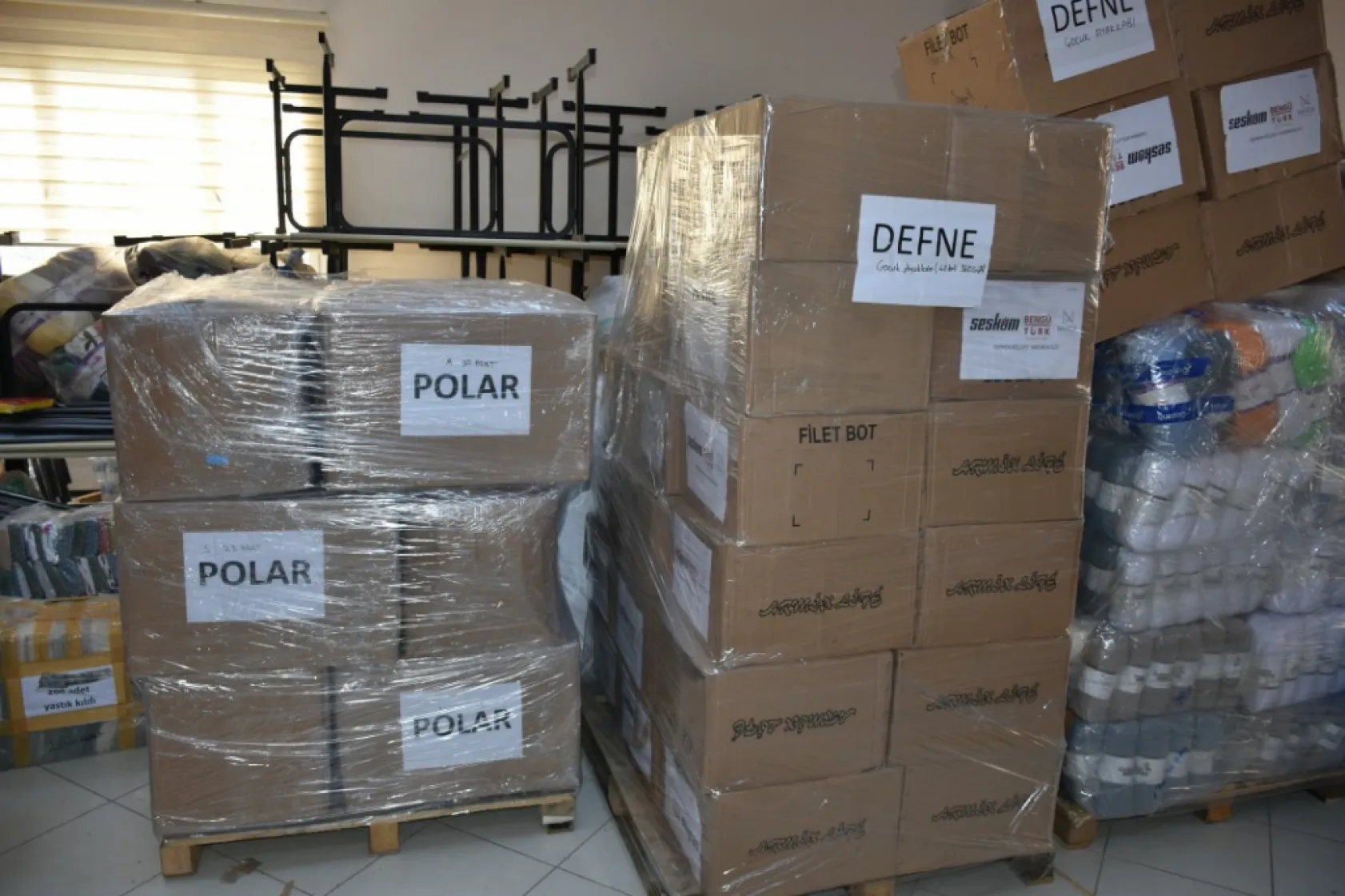 Hatay'da kurulan çadır köyler için 22. tır yola çıktı