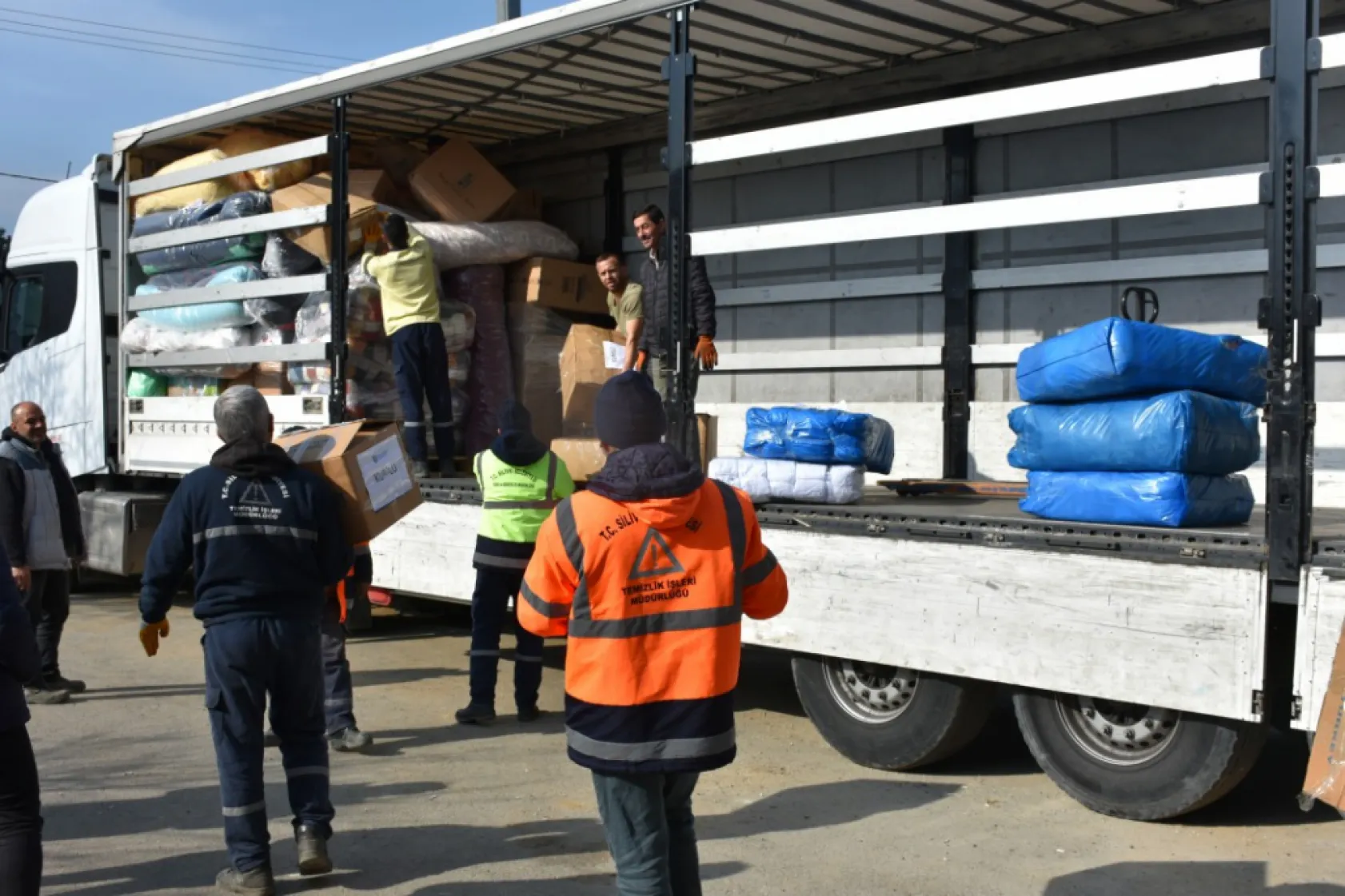 Hatay'da kurulan çadır köyler için 22. tır yola çıktı