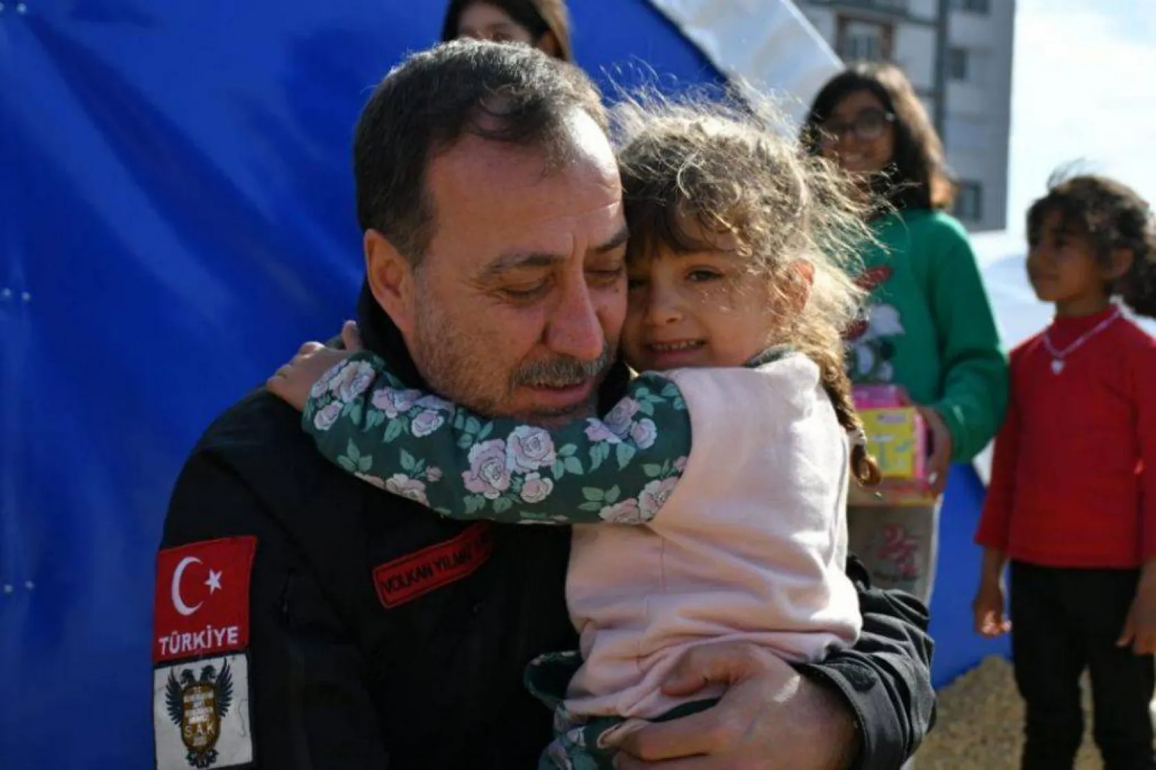 Başkan Yılmaz Hatay'da çadır köyleri ziyaret etti