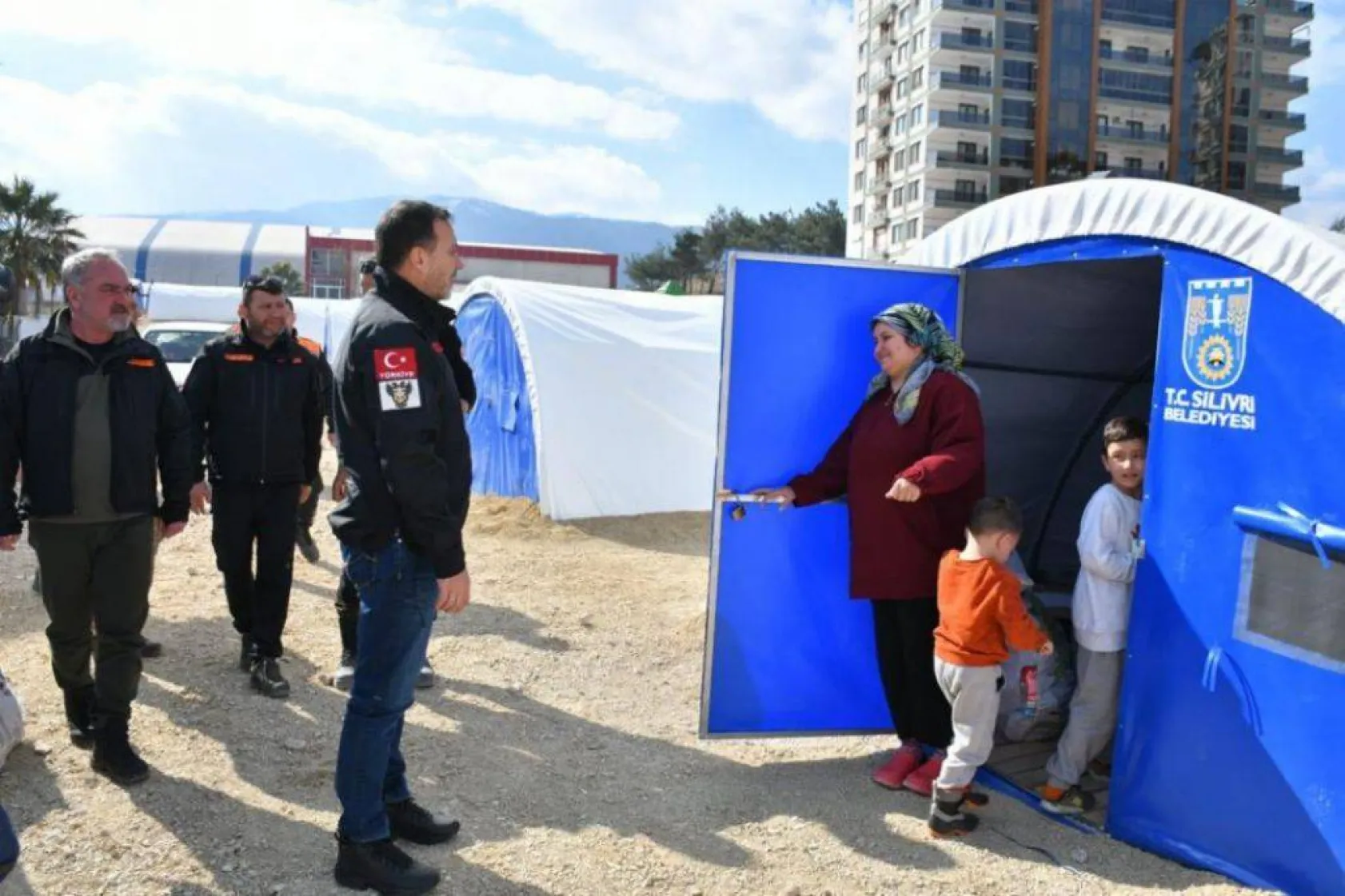 Başkan Yılmaz Hatay'da çadır köyleri ziyaret etti