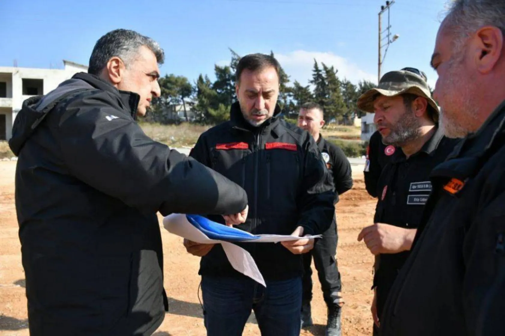 Başkan Yılmaz Hatay'da çadır köyleri ziyaret etti