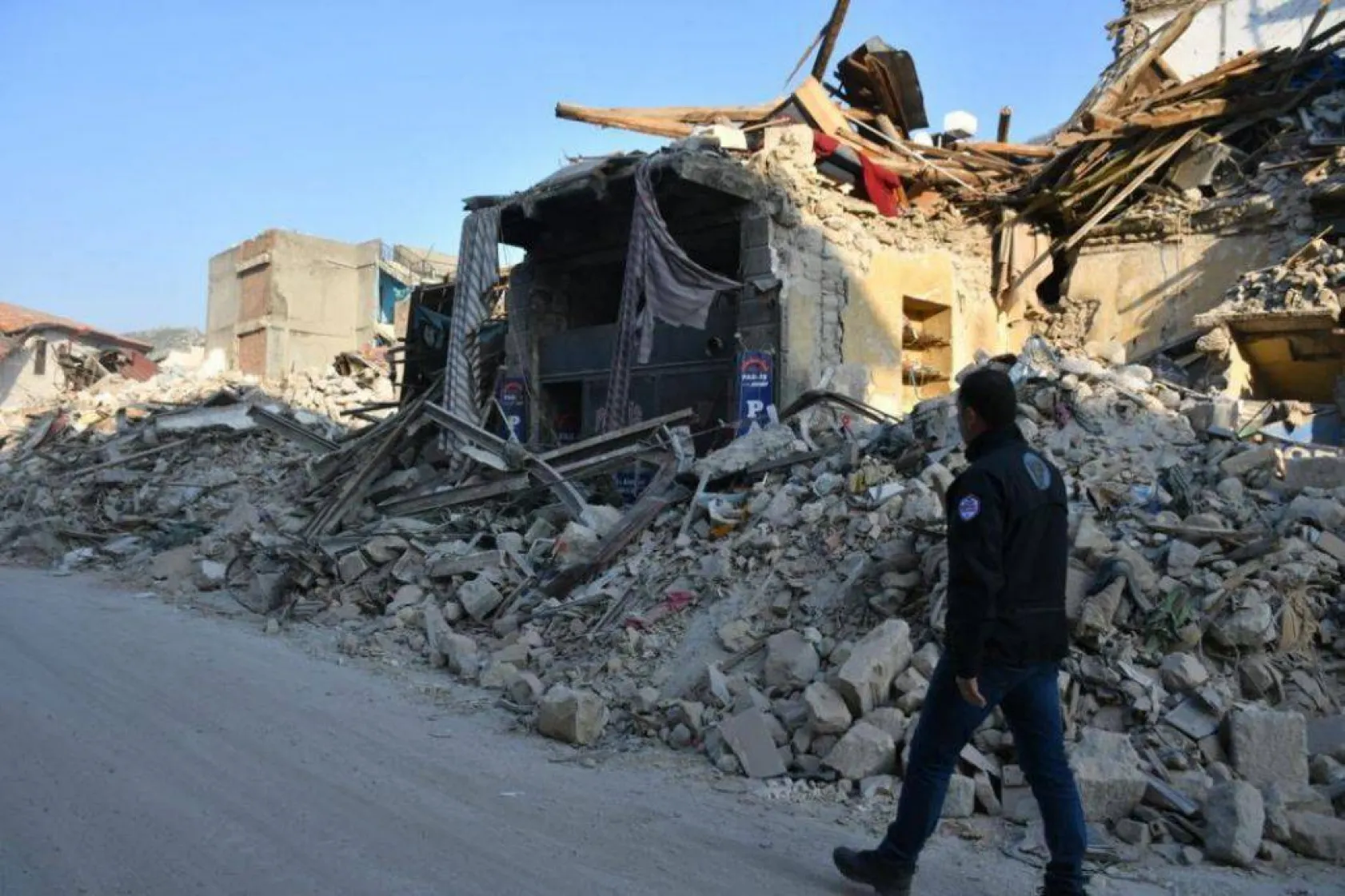 Başkan Yılmaz Hatay'da çadır köyleri ziyaret etti