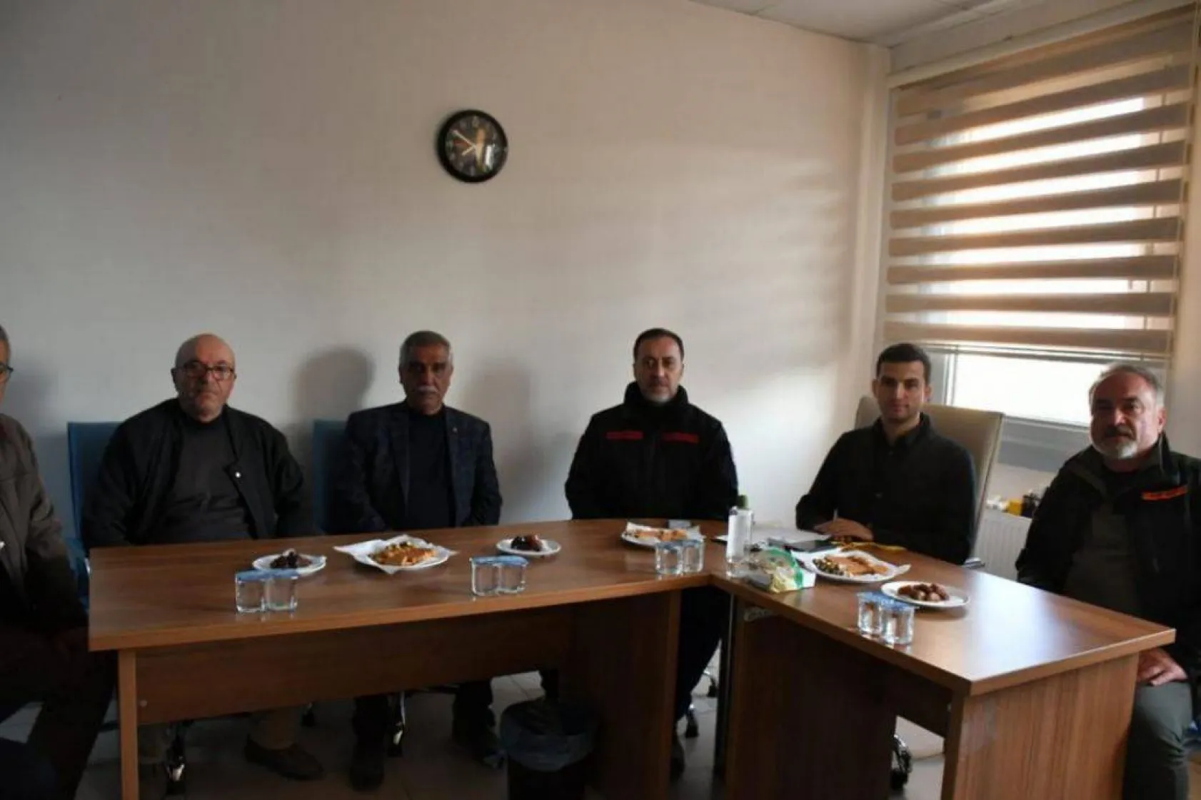 Başkan Yılmaz Hatay'da çadır köyleri ziyaret etti