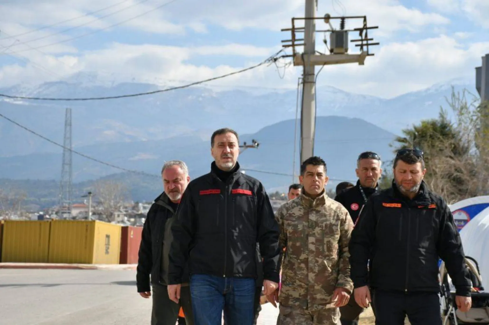 Başkan Yılmaz Hatay'da çadır köyleri ziyaret etti