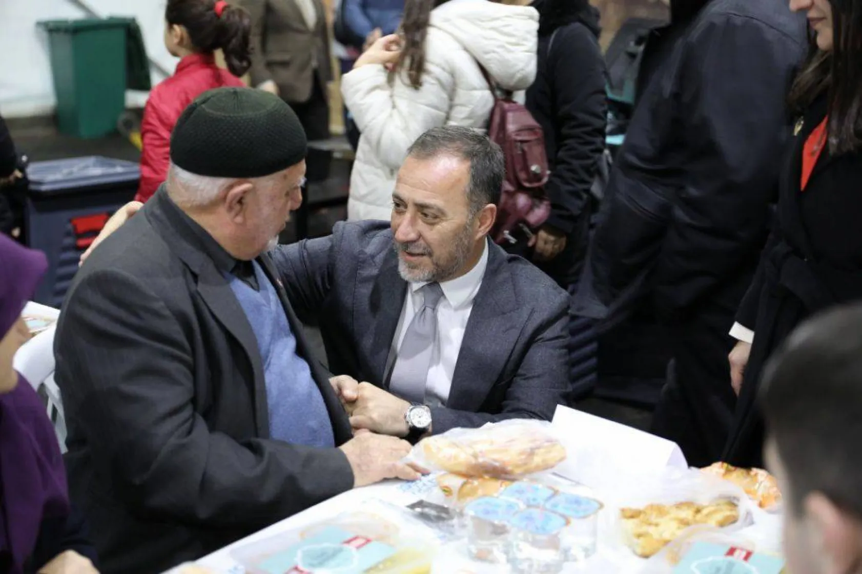 Ramazan çadırında şehit ve gaziler onuruna iftar düzenlendi