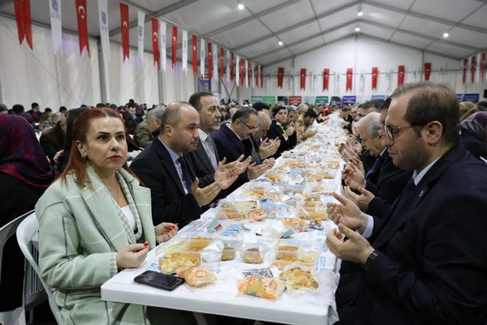 Ramazan çadırında şehit ve gaziler onuruna iftar düzenlendi