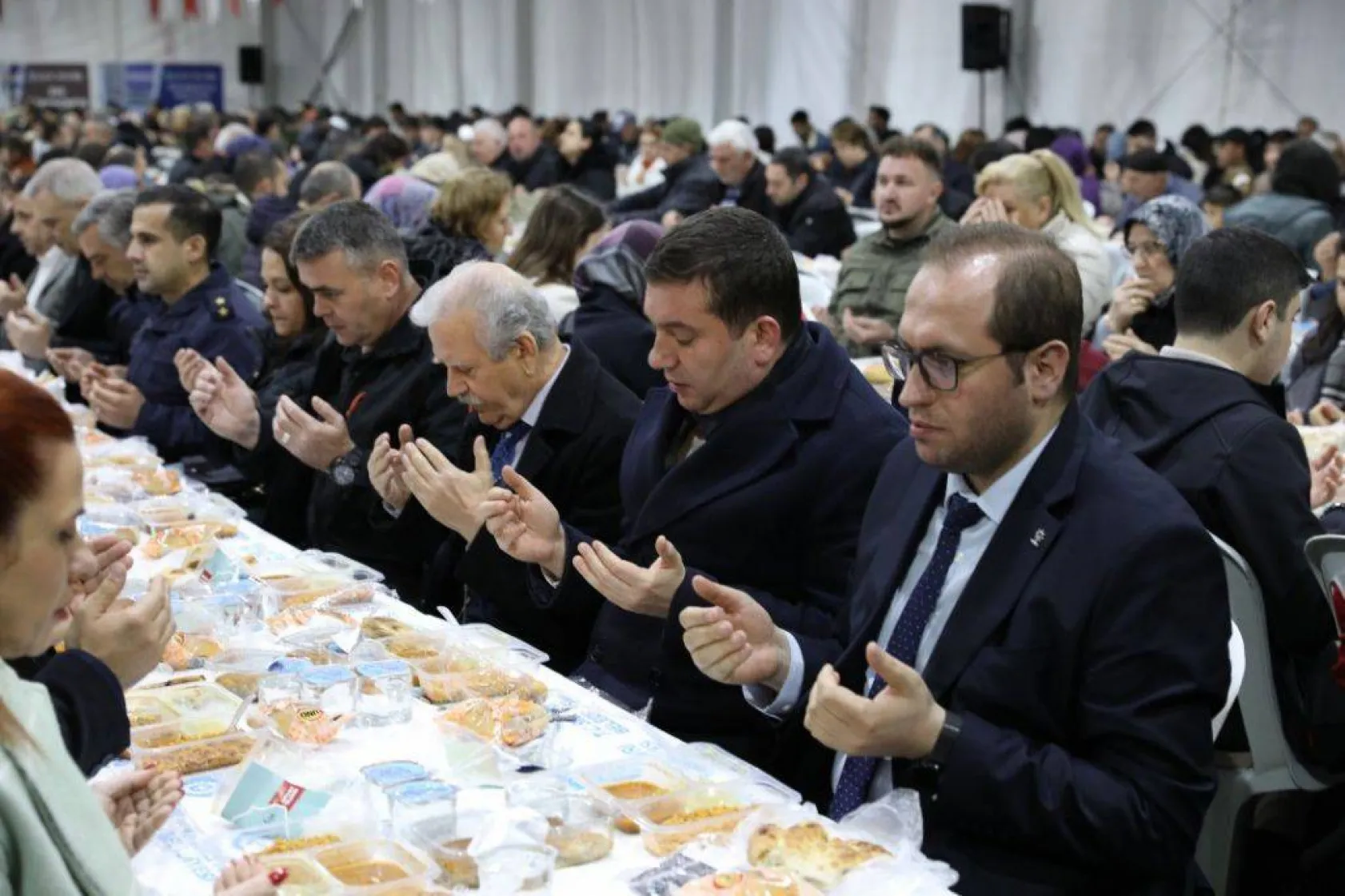 Ramazan çadırında şehit ve gaziler onuruna iftar düzenlendi