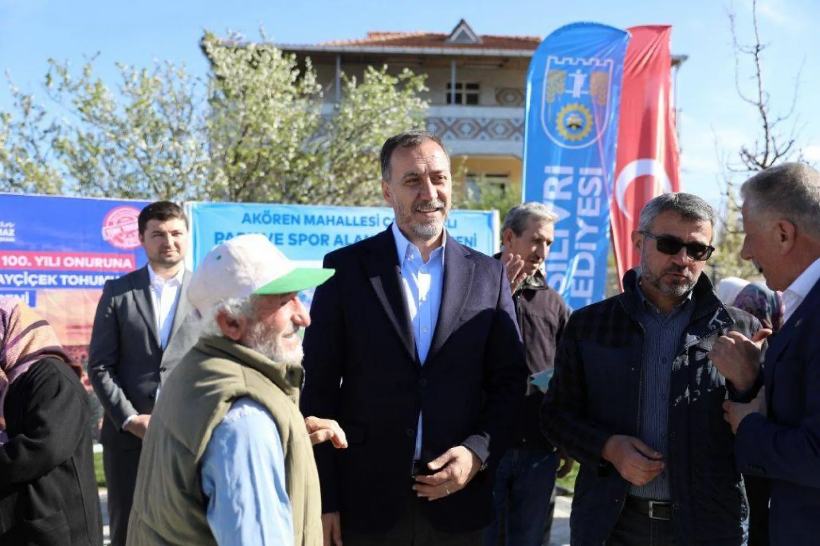 Silivri'de milli Ayçiçek tohumu dağıtımları devam ediyor