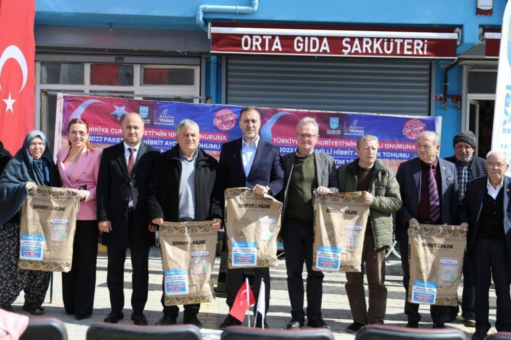 Silivri'de milli Ayçiçek tohumu dağıtımları devam ediyor