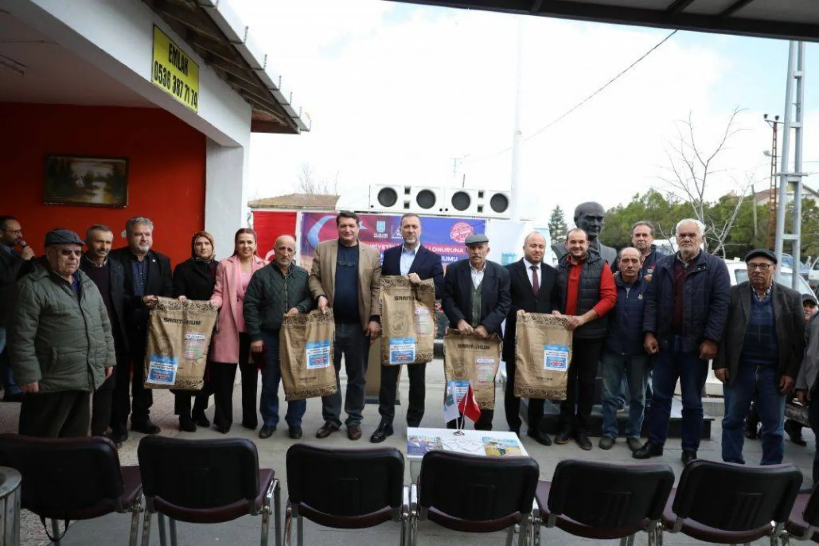 Silivri'de milli Ayçiçek tohumu dağıtımları devam ediyor