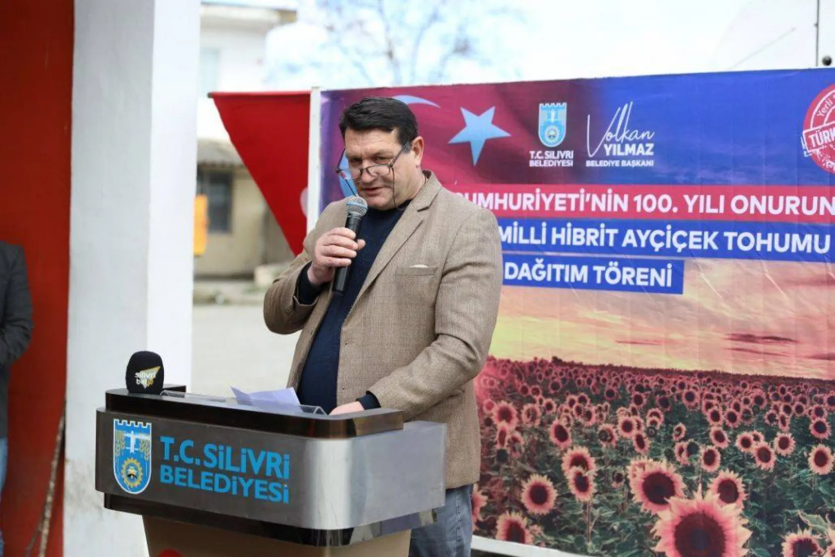 Silivri'de milli Ayçiçek tohumu dağıtımları devam ediyor