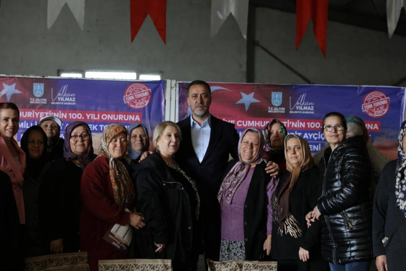 Silivri'de milli Ayçiçek tohumu dağıtımları devam ediyor