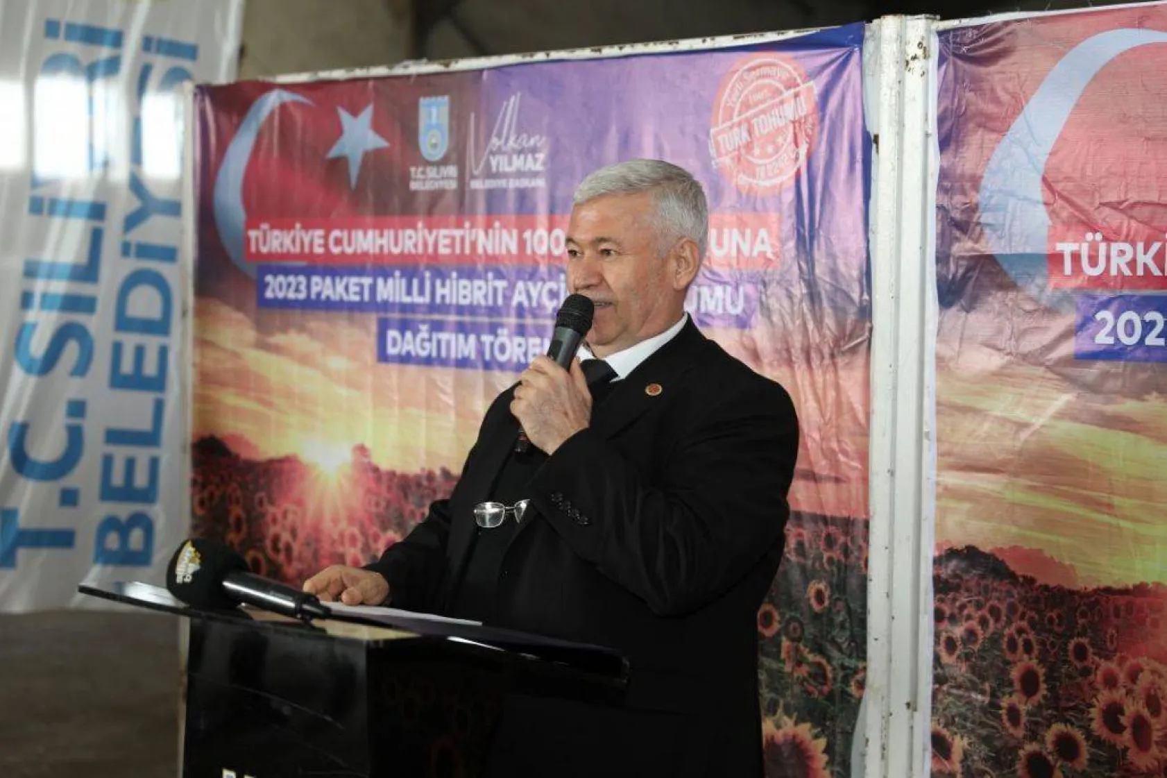 Silivri'de milli Ayçiçek tohumu dağıtımları devam ediyor