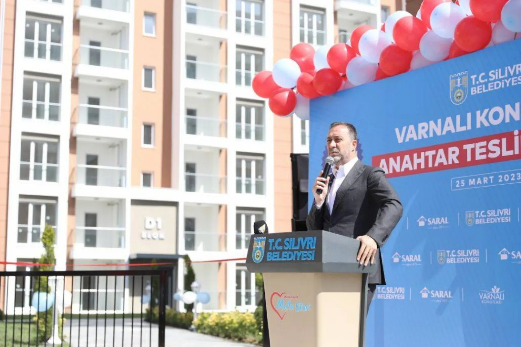 Varnalı konutlarında anahtar ve tapu teslim sevinci