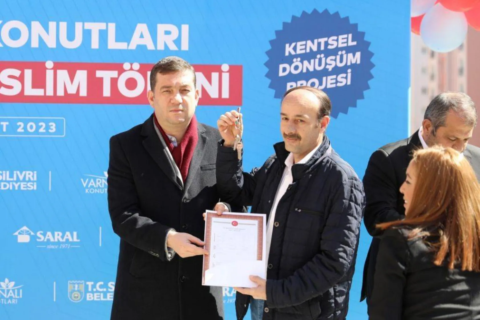 Varnalı konutlarında anahtar ve tapu teslim sevinci