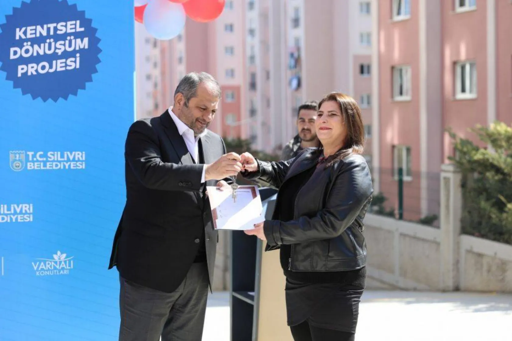 Varnalı konutlarında anahtar ve tapu teslim sevinci
