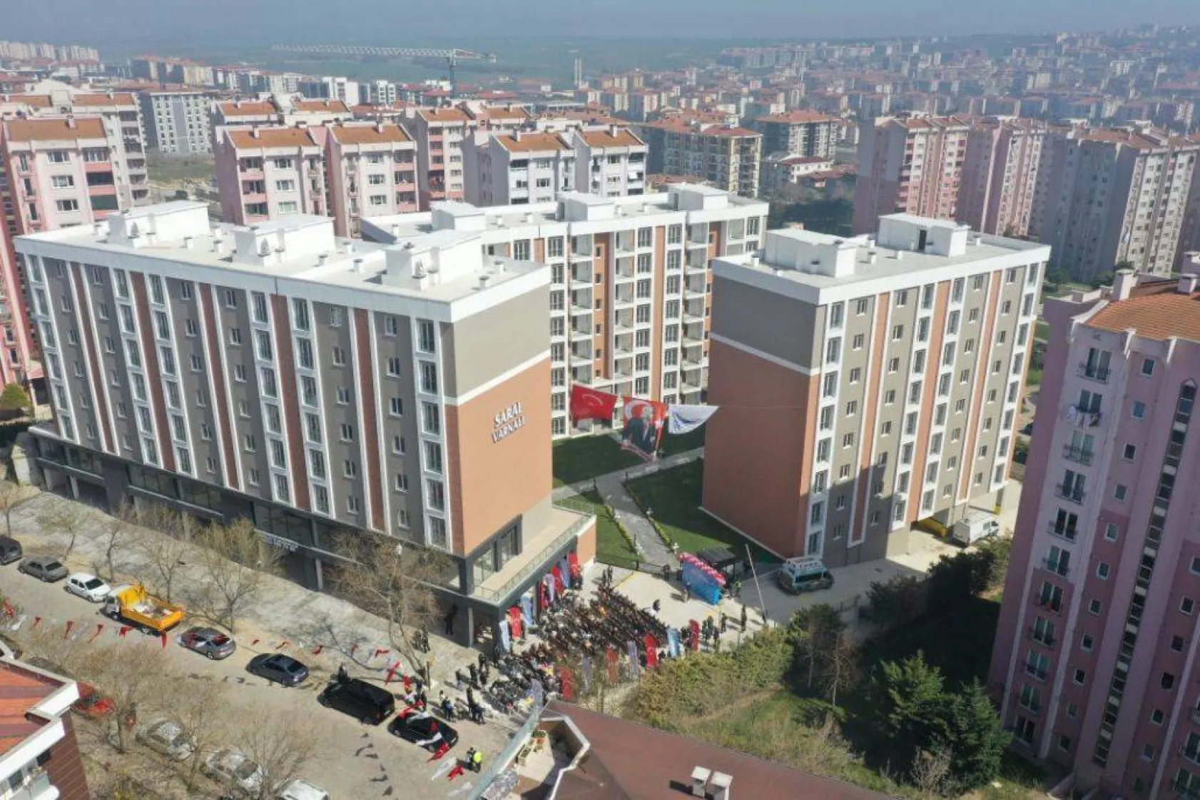 Varnalı konutlarında anahtar ve tapu teslim sevinci