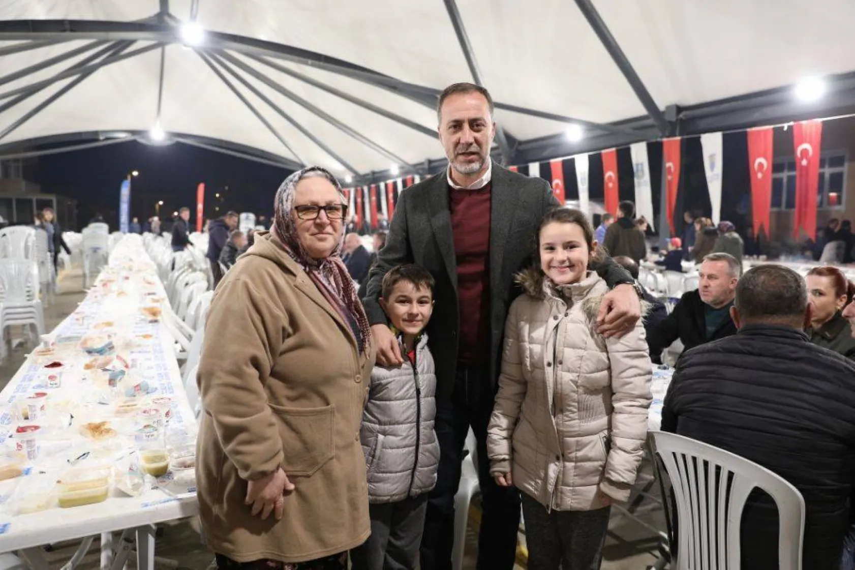 Gönül sofralarında oruçlar hep birlikte açılıyor