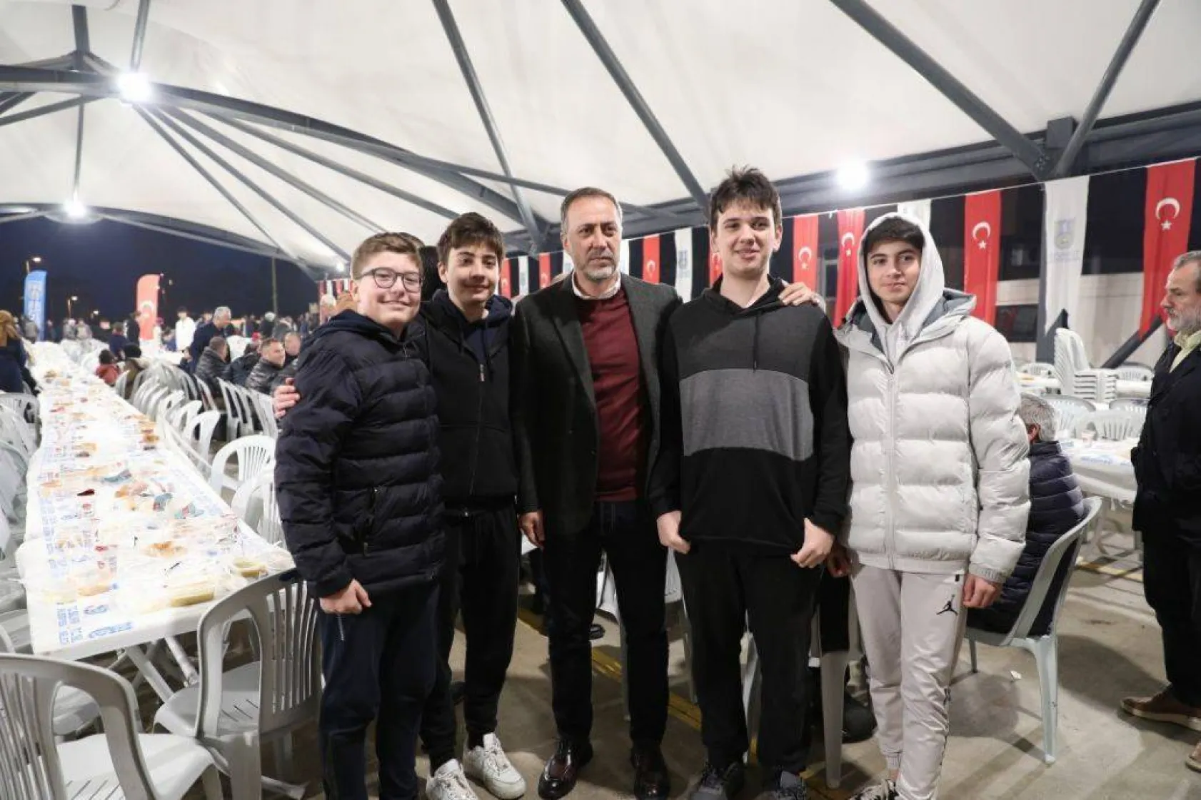 Gönül sofralarında oruçlar hep birlikte açılıyor