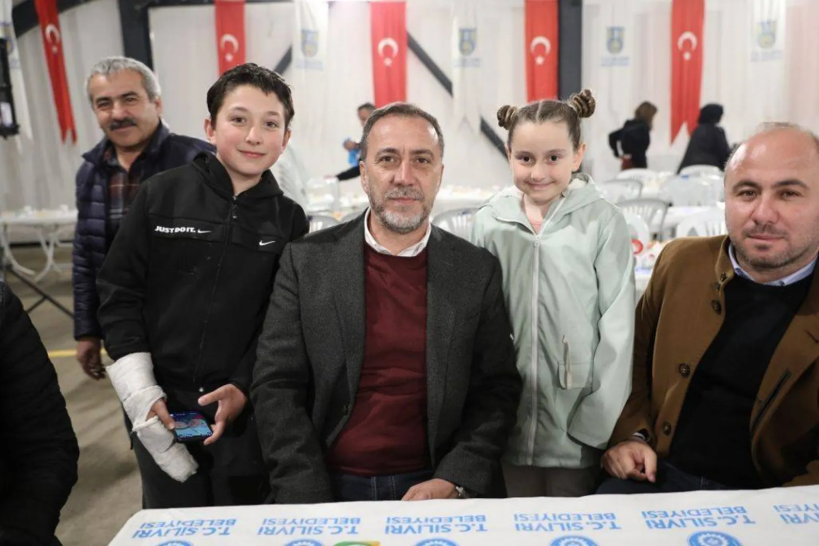 Gönül sofralarında oruçlar hep birlikte açılıyor