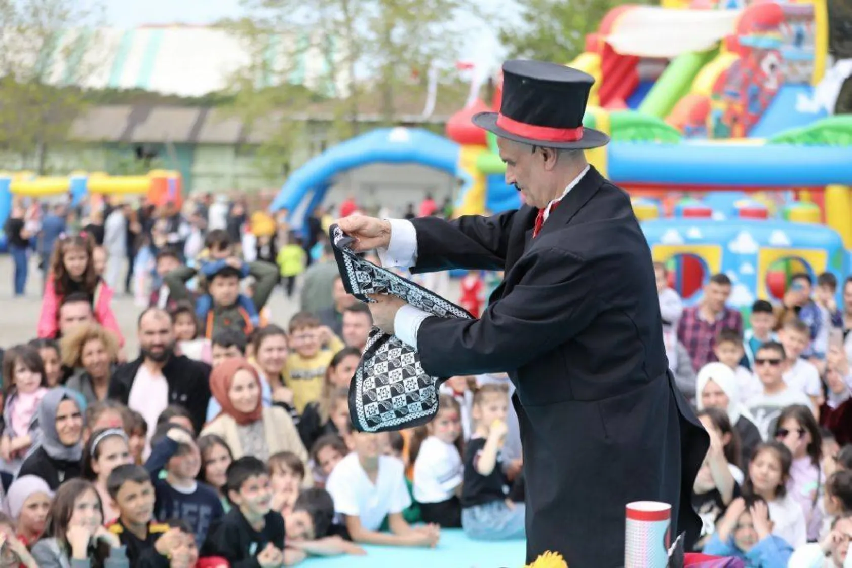 Silivri ve Hatay'da çocuklar 23 Nisan sevinci yaşadı