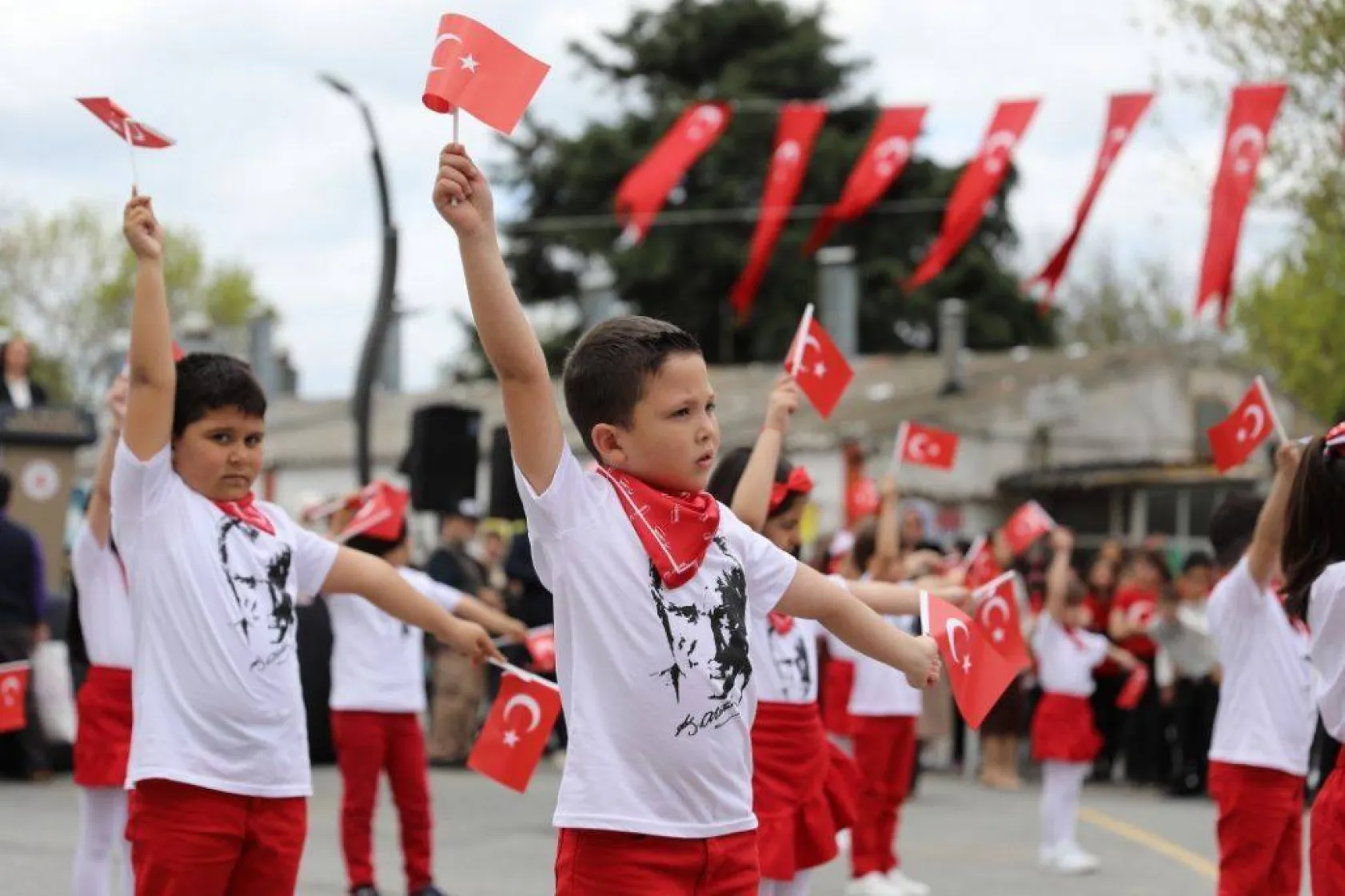 Silivri ve Hatay'da çocuklar 23 Nisan sevinci yaşadı