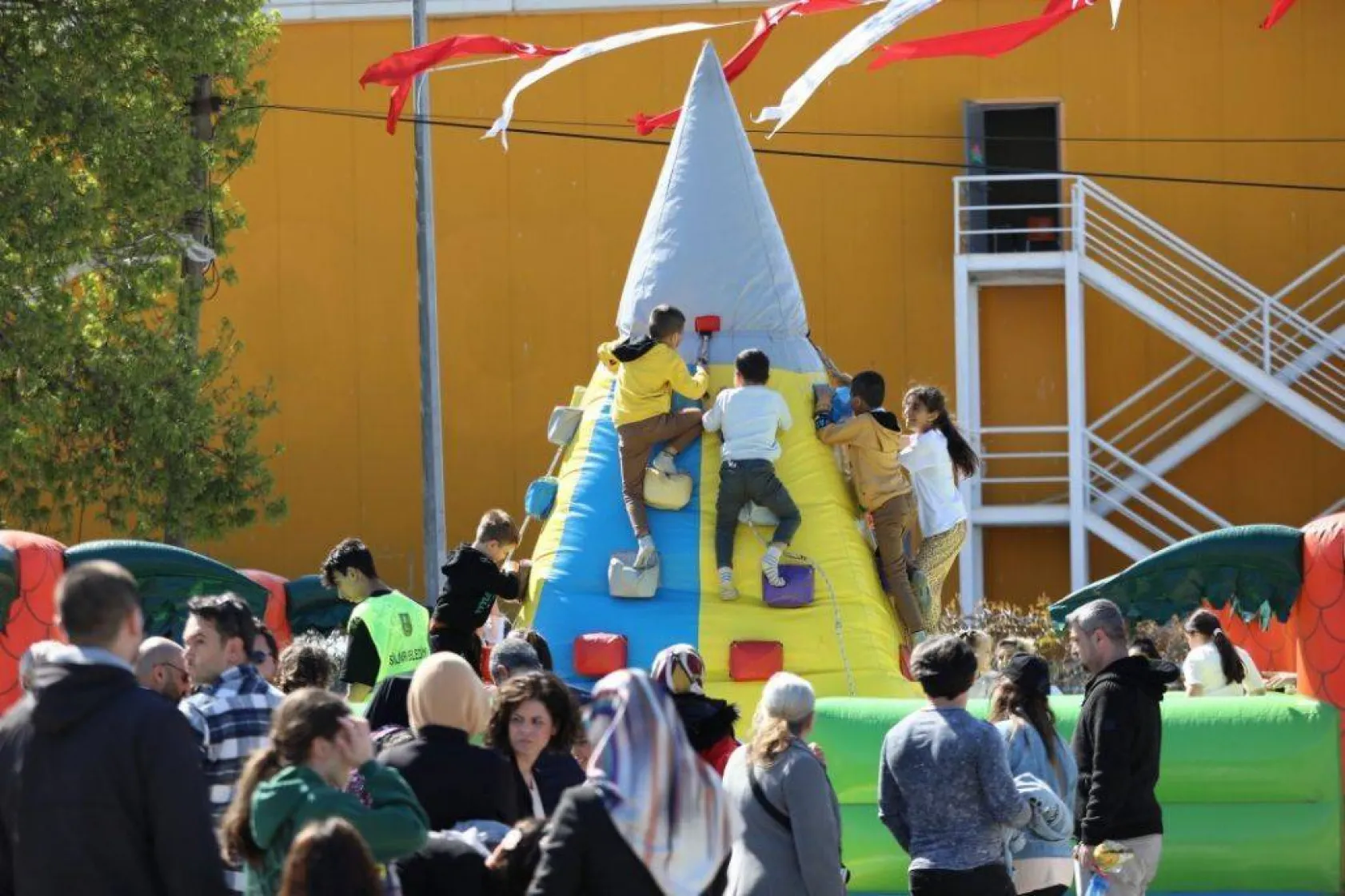 Silivri ve Hatay'da çocuklar 23 Nisan sevinci yaşadı