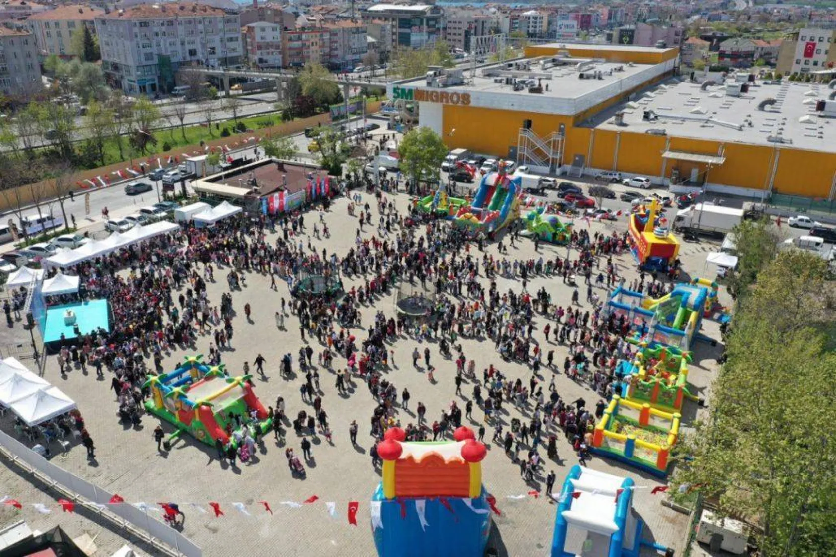 Silivri ve Hatay'da çocuklar 23 Nisan sevinci yaşadı