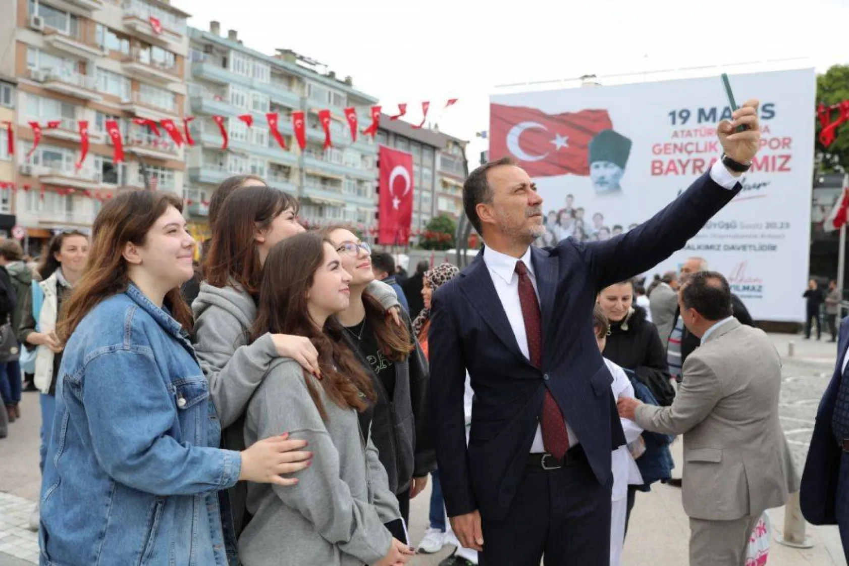 Silivri 19 Mayıs'ta kırmızı beyaza büründü