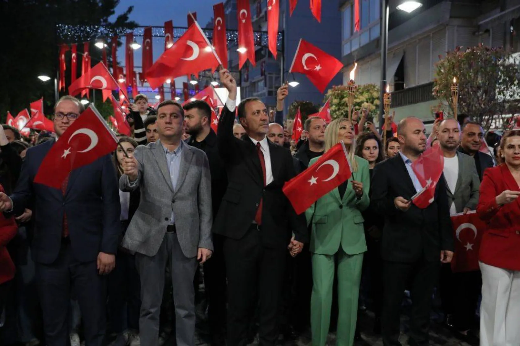 Silivri 19 Mayıs'ta kırmızı beyaza büründü