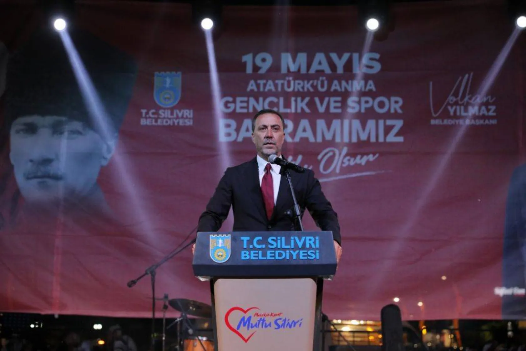 Silivri 19 Mayıs'ta kırmızı beyaza büründü