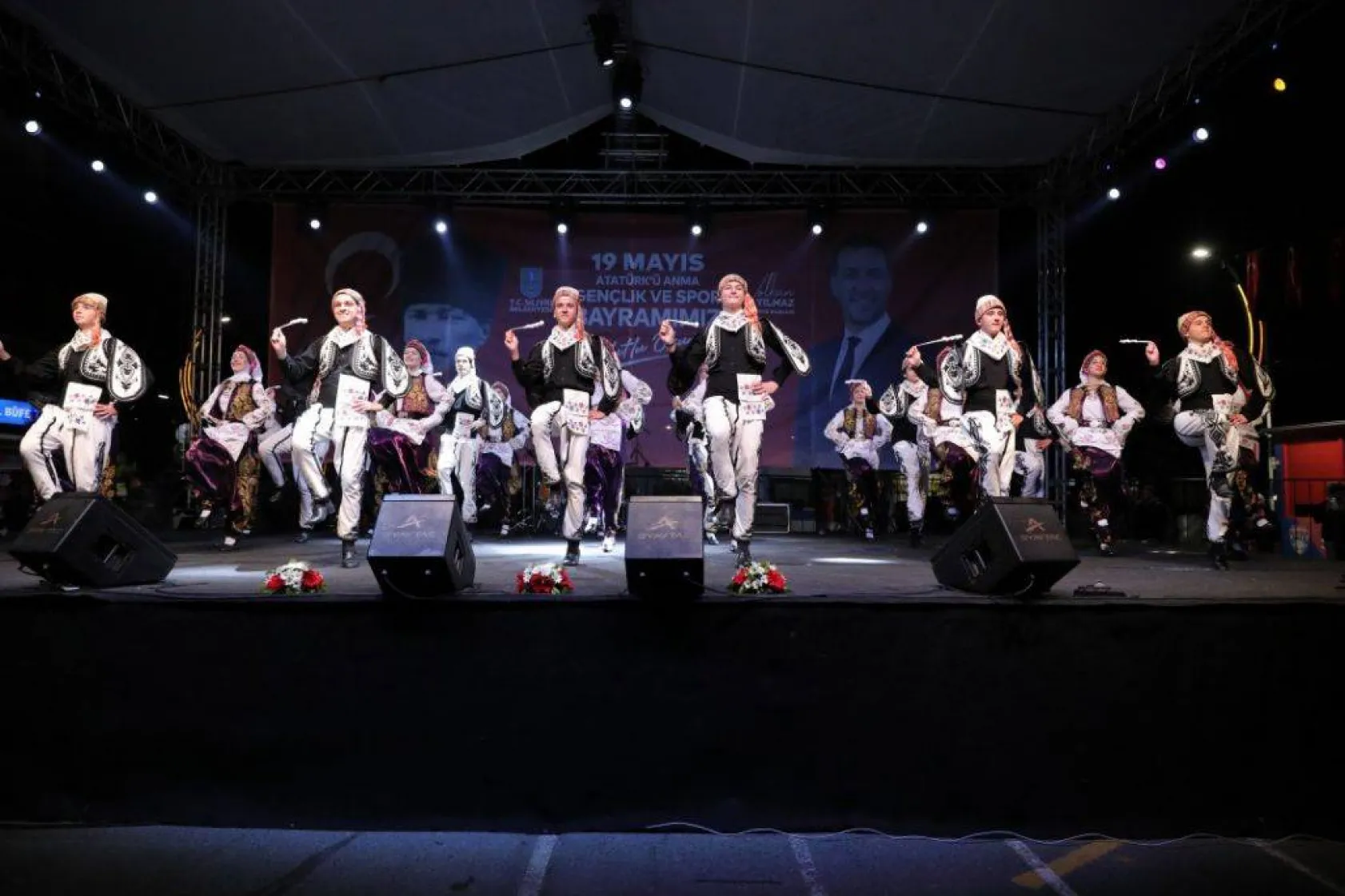 Silivri 19 Mayıs'ta kırmızı beyaza büründü