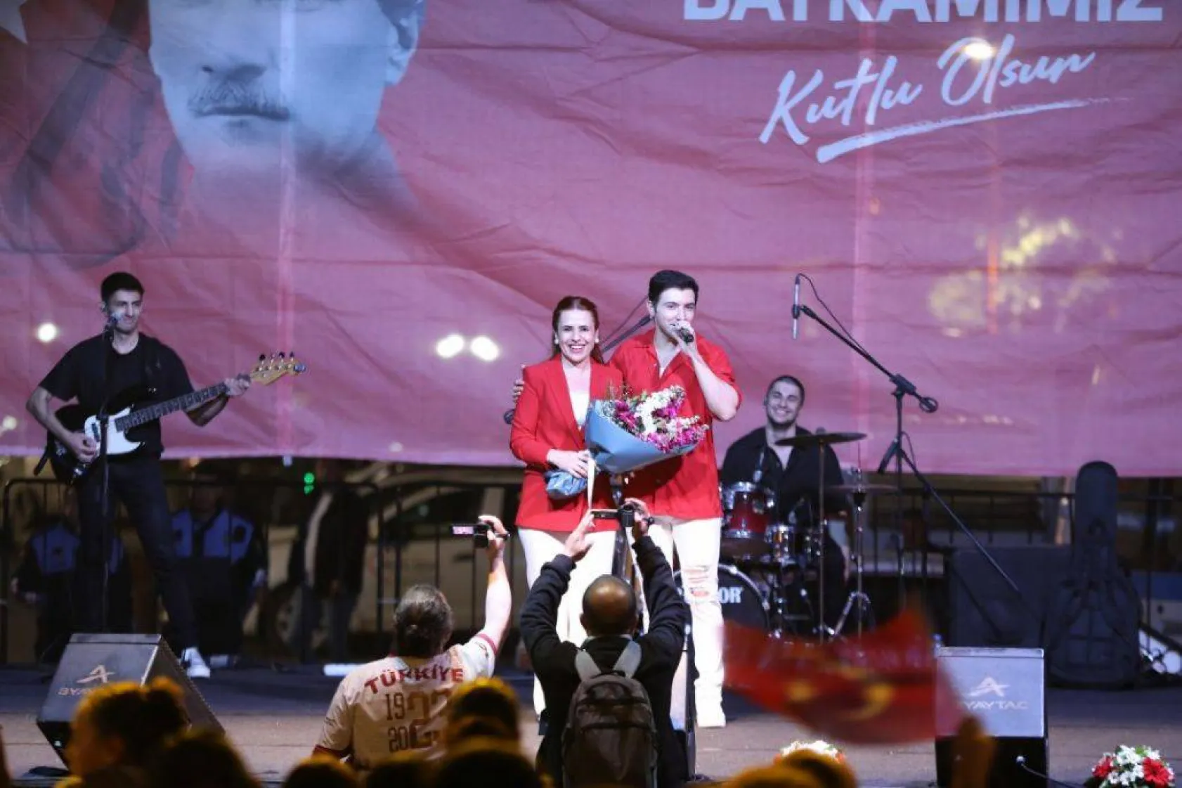 Silivri 19 Mayıs'ta kırmızı beyaza büründü