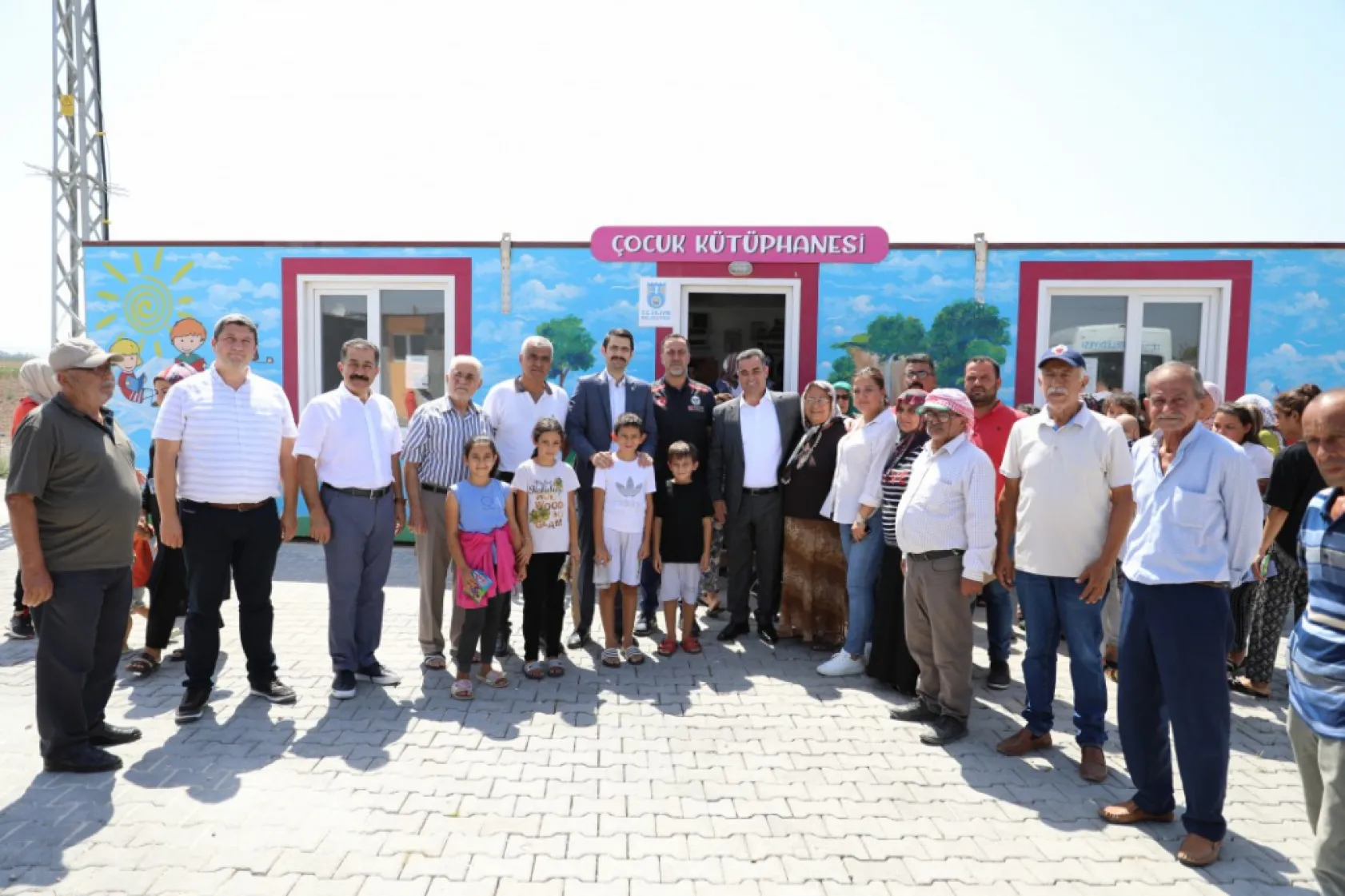 Depremzede Öğrencilerin Çanta ve Kırtasiye Malzemesi Başkan Yılmaz'dan