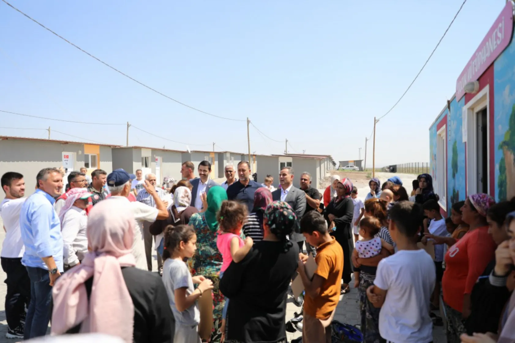 Depremzede Öğrencilerin Çanta ve Kırtasiye Malzemesi Başkan Yılmaz'dan